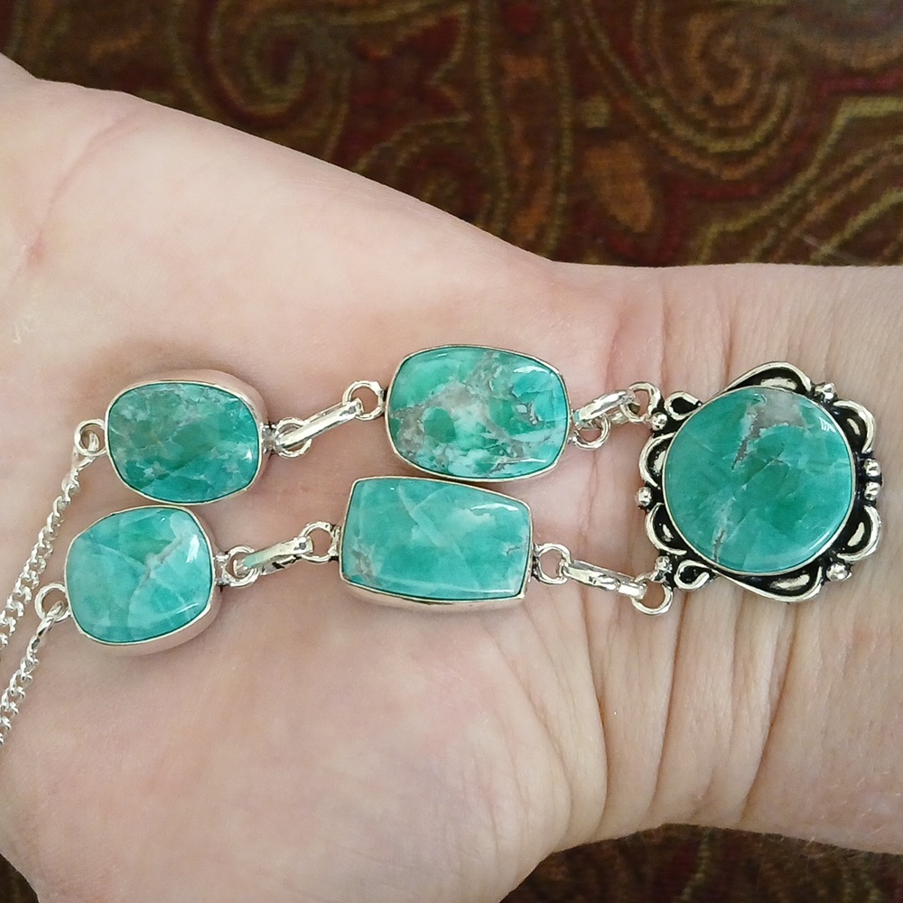 New Dyed Howlite 925 Silver Necklace. 